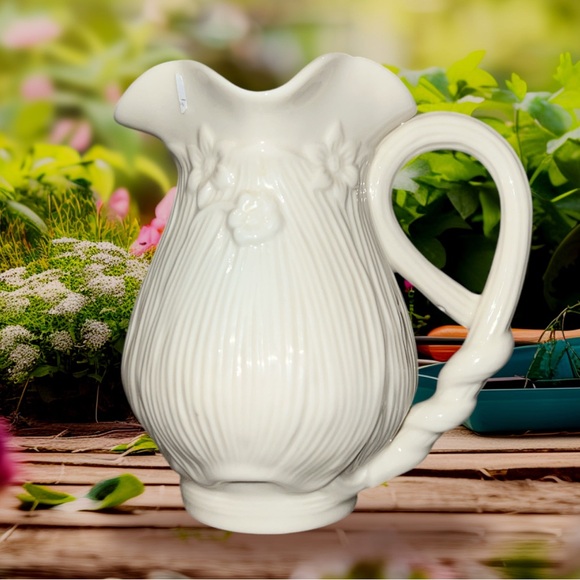 I. Godinger & Co. Small Creamer Pitcher Ivory - Picture 1 of 3